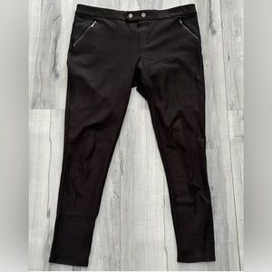 BLACK LEGGINGS Pants Women’s Size L Geo Pattern Tapered Snap Front 2 Zip Pockets